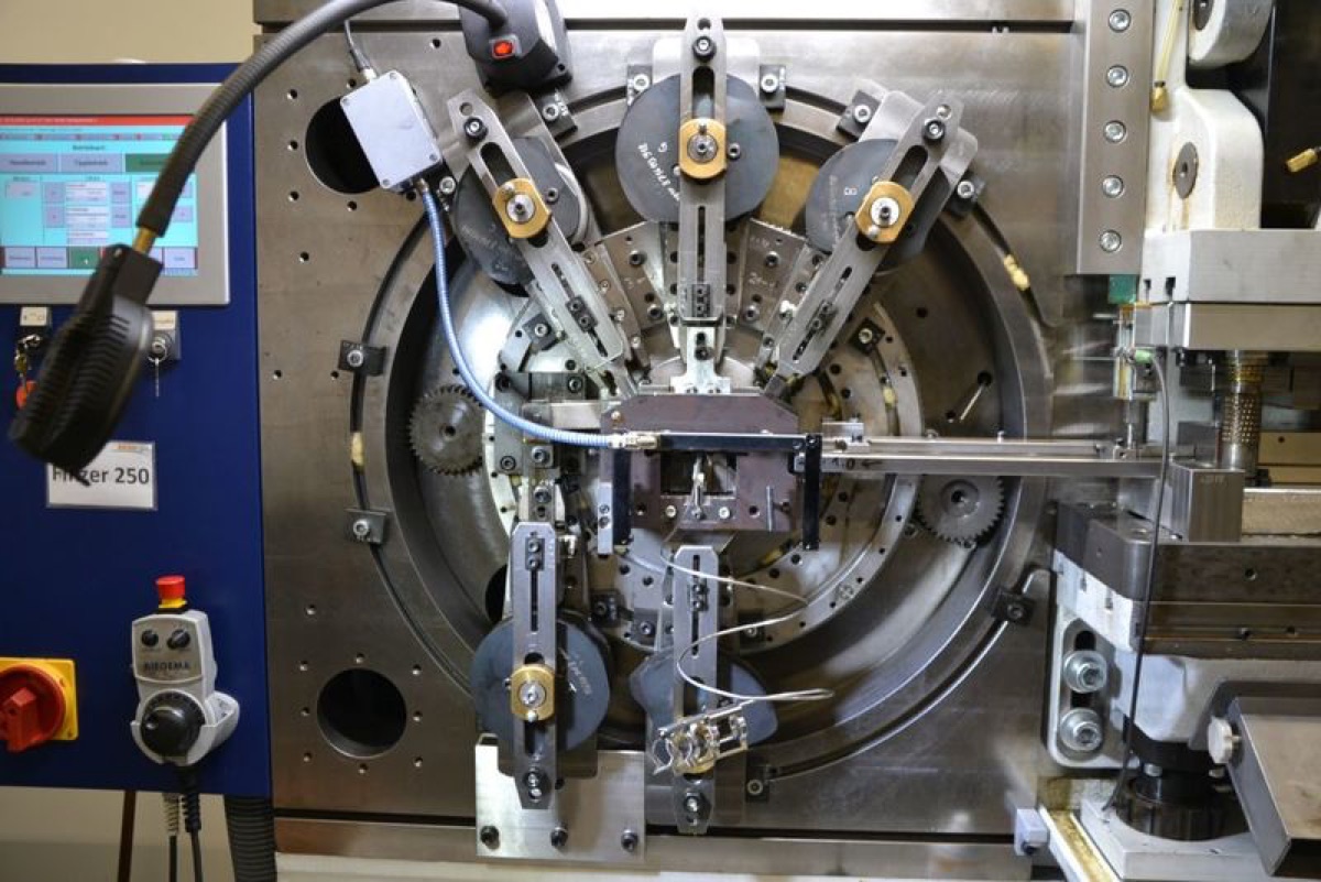 Fertigung bei Bürkle Technische Federn